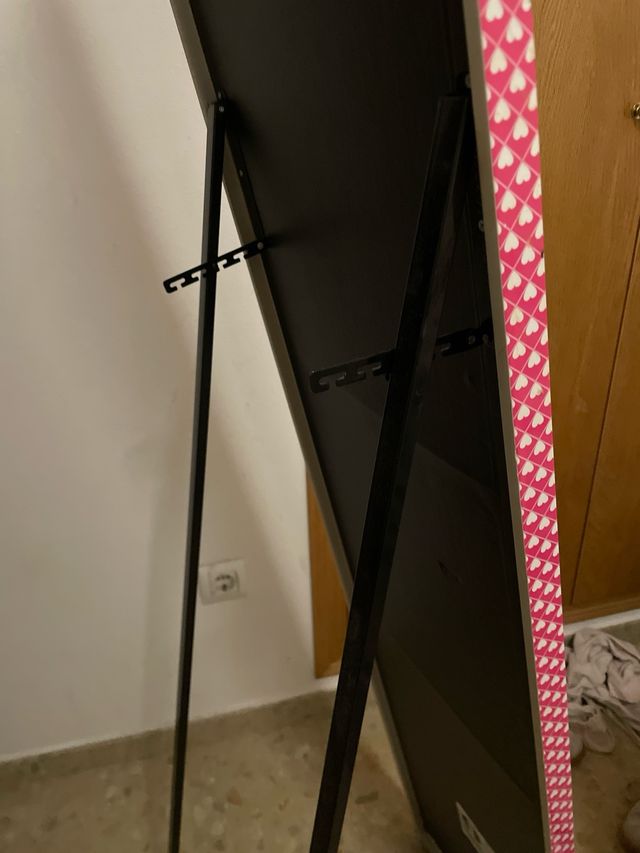 Espejo rosa con lunares blancos