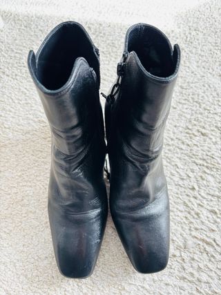 Botas mujer negras marca Gloria Ortiz.