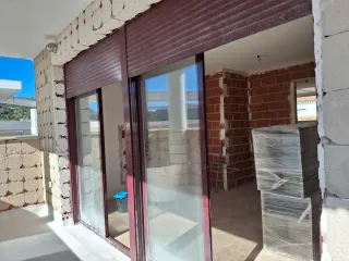 Ventanal de 4 hojas,con persianas,aluminio.