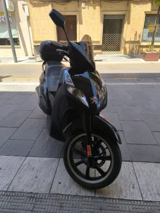 Peugeot 125cc Scooter