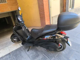 Peugeot 125cc Scooter