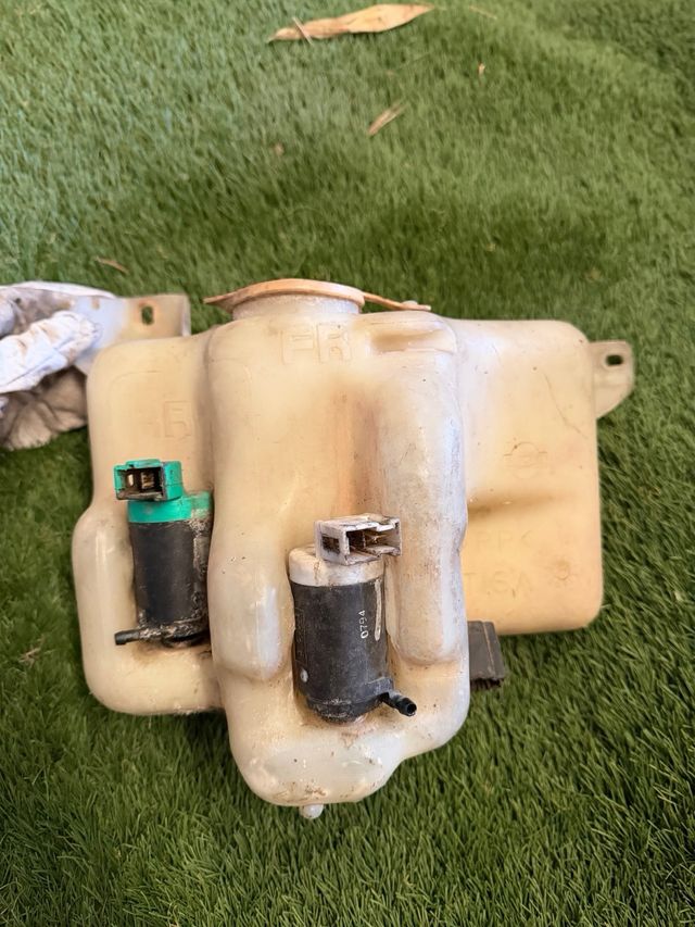 Depósito limpiacristales Nissan Terrano 2