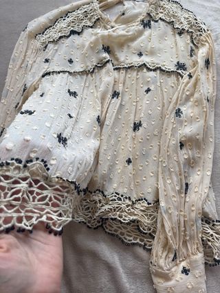 Blusa Zara Beige y Negro Talla M