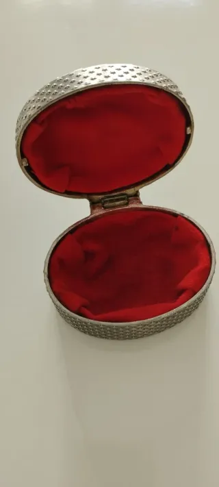 Antigua caja joyero metálica corazón