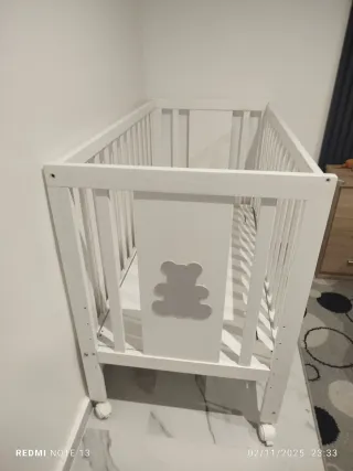 Cuna de bebé blanca