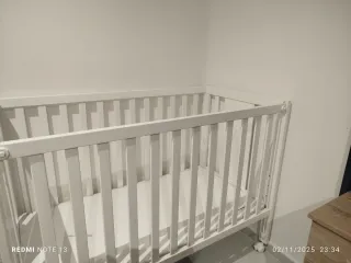 Cuna de bebé blanca