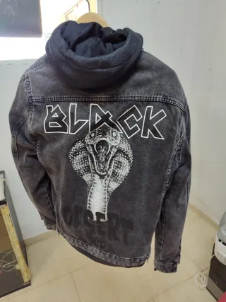 Chaqueta de moto con capucha y protecciones.  "S"