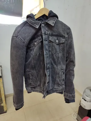 Chaqueta de moto con capucha y protecciones.  "S"