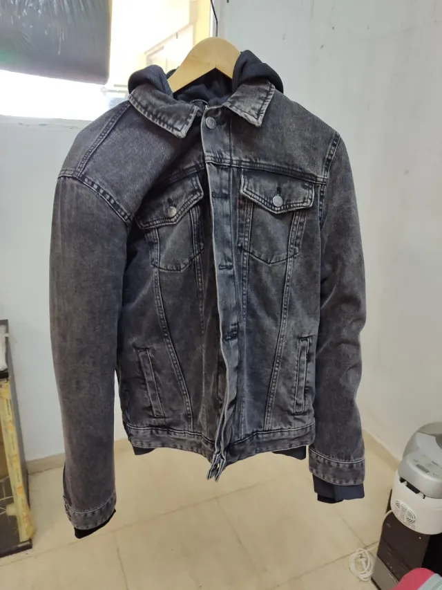 Chaqueta de moto con capucha y protecciones.  "S"