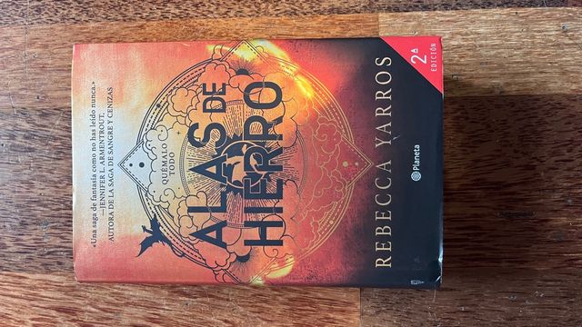 Alas de hierro (Empíreo 2)