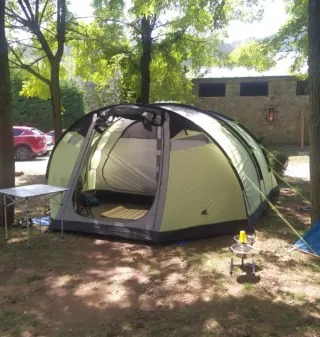 Tienda para acampar, familiar.