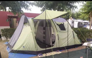 Tienda para acampar, familiar.