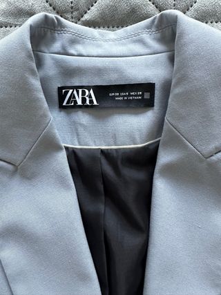 Traje de chaqueta y pantalón gris