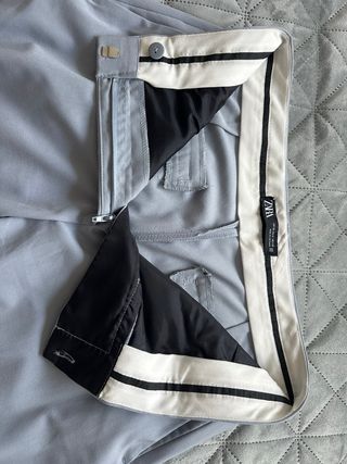 Traje de chaqueta y pantalón gris