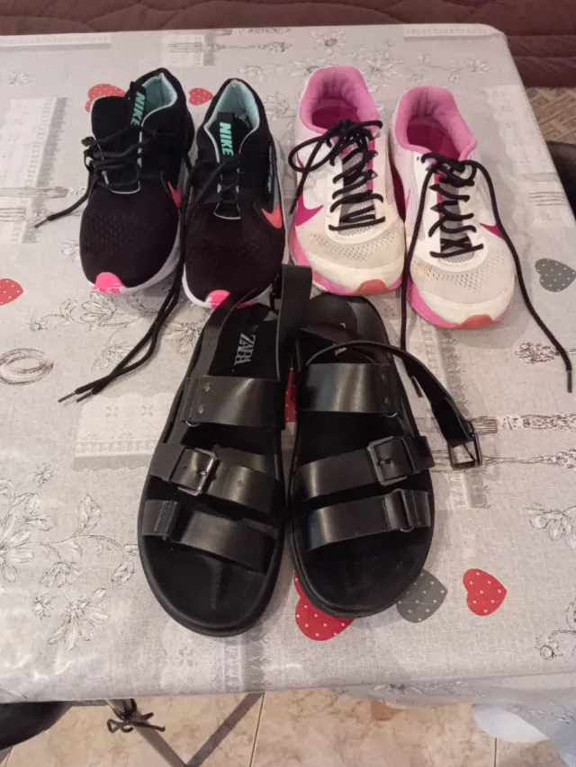 Lote Zapatillas mujer y unas sandalias hombre