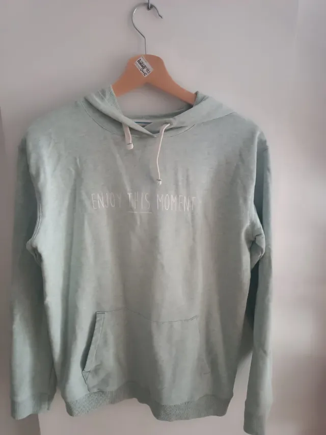 Sudadera verde con mensaje