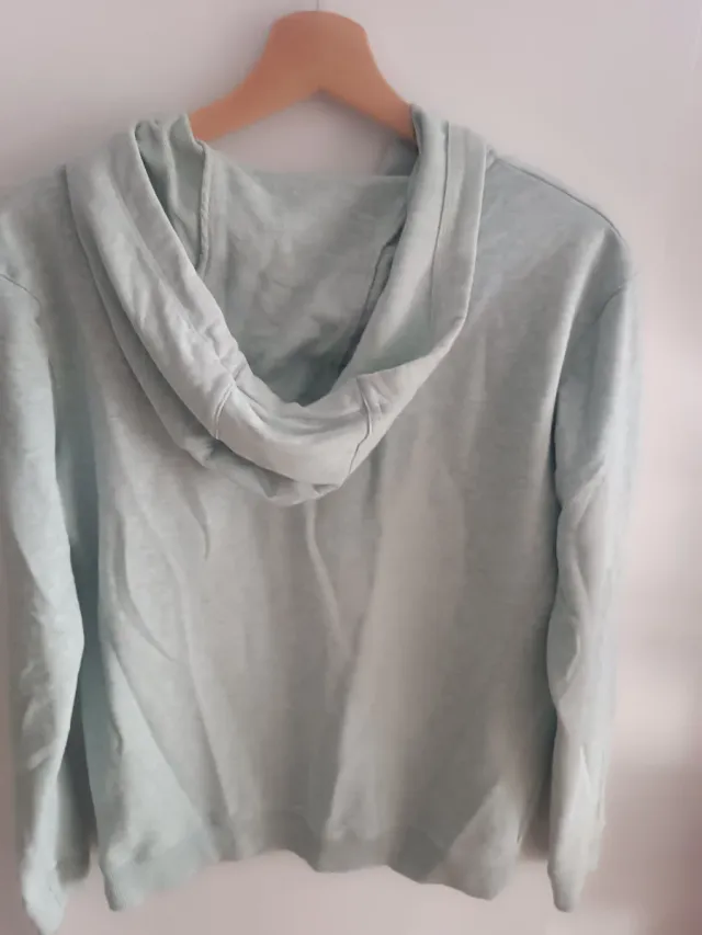 Sudadera verde con mensaje