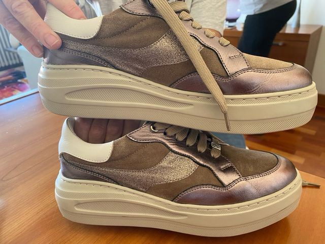 Sneakers Marroni e Dorate