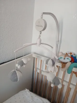 Cuna convertible IKEA MYLLRA, con colchón