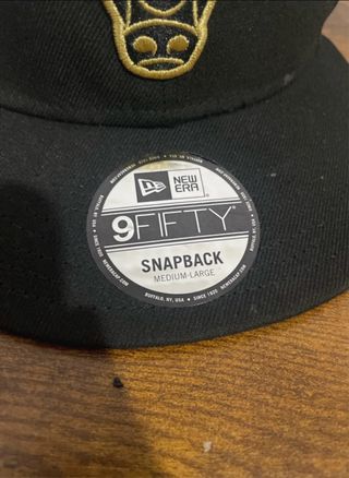 Gorra New Era 9FIFTY Bulls Negra y Dorada