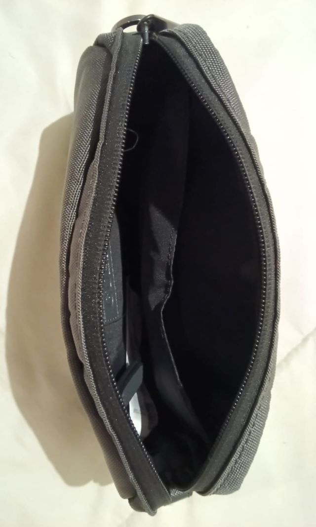 Neceser Guess Negro y Turquesa