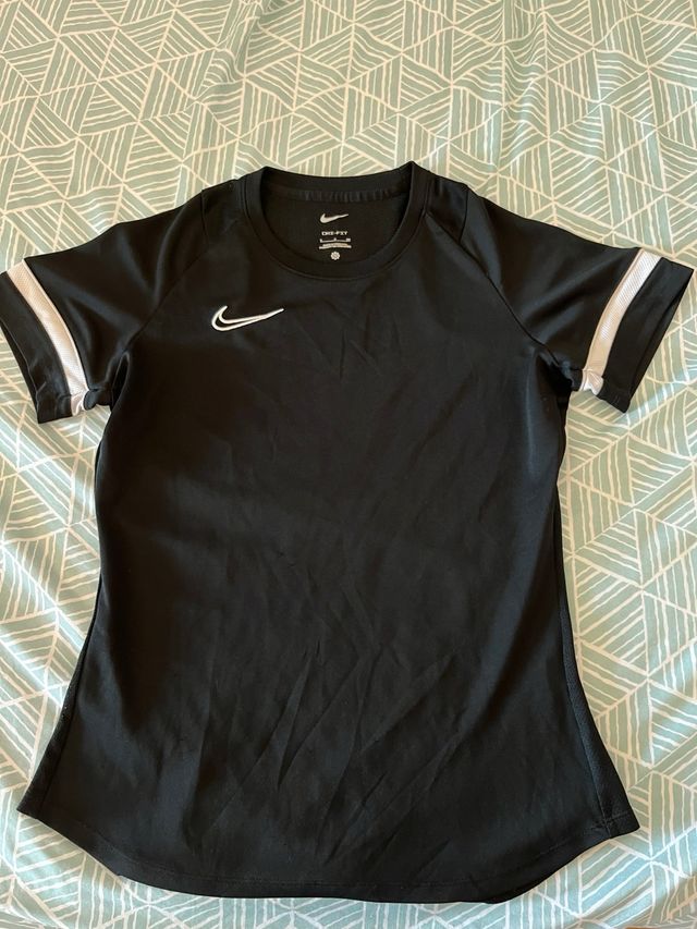 Camiseta deportiva Nike negra