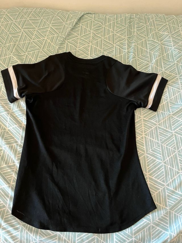 Camiseta deportiva Nike negra