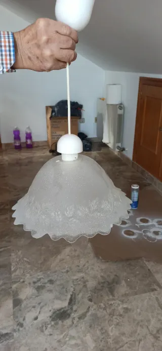 Lámpara de cristal con diseño floral