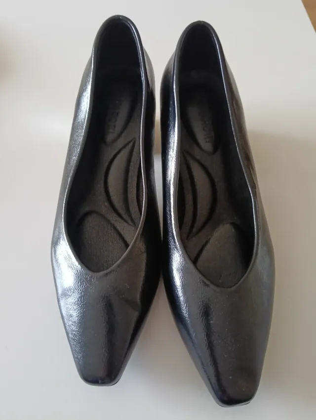 Zapatos de tacón negros y plateados talla 38