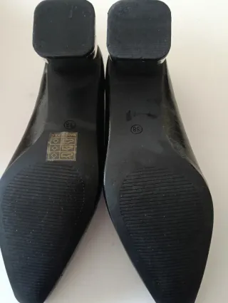 Zapatos de tacón negros y plateados talla 38
