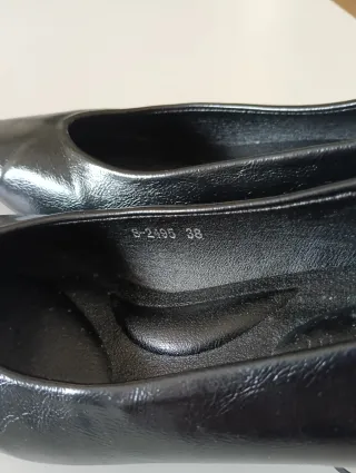 Zapatos de tacón negros y plateados talla 38