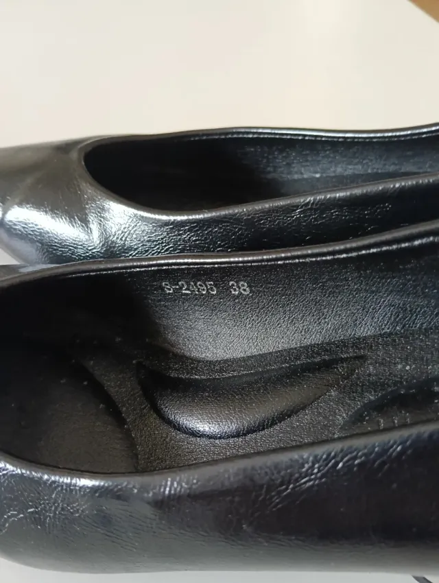 Zapatos de tacón negros y plateados talla 38