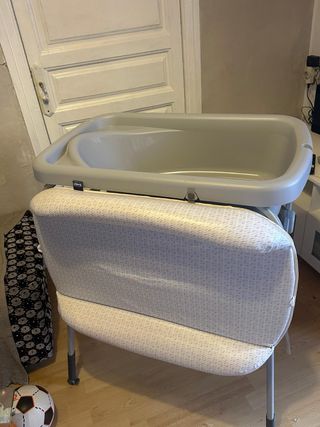 Cambiador y bañera para bebé