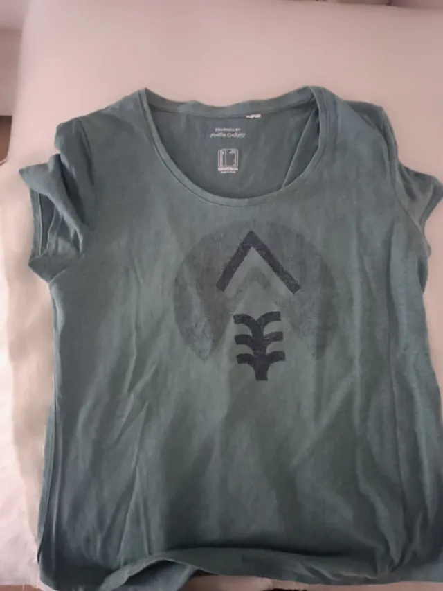 Camiseta deportiva Decathlon verde