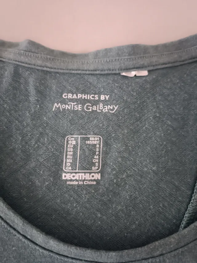 Camiseta deportiva Decathlon verde