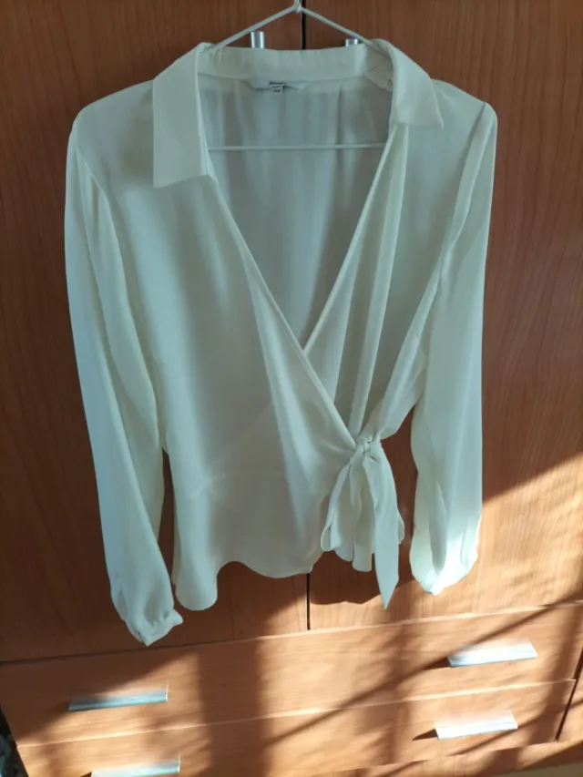 Blusa cruzada beige/blanca talla única