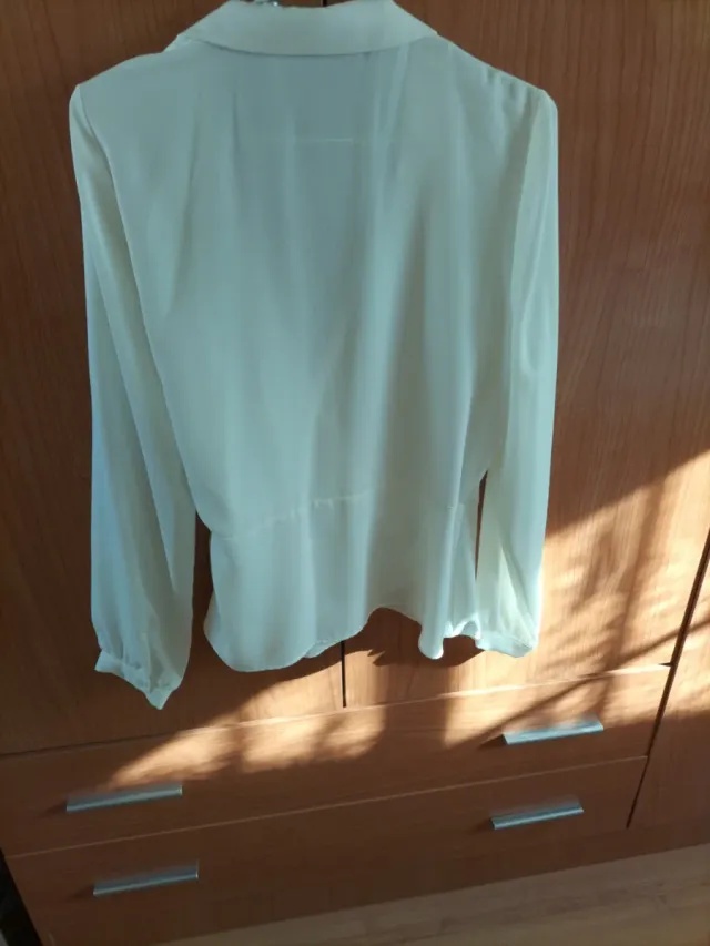 Blusa cruzada beige/blanca talla única