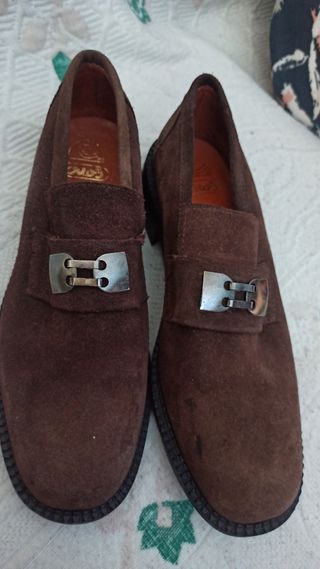 Zapatos mujer tipo mocasines de ante marrón. T39