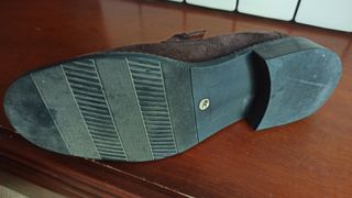 Zapatos mujer tipo mocasines de ante marrón. T39