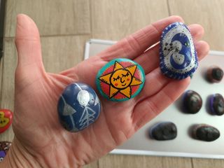 Lotto di 14 calamite dipinte a mano