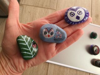 Lotto di 14 calamite dipinte a mano