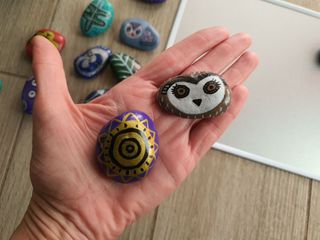 Lotto di 14 calamite dipinte a mano