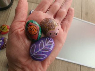 Lotto di 14 calamite dipinte a mano