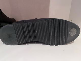 Botines de piel suave con cuña negros