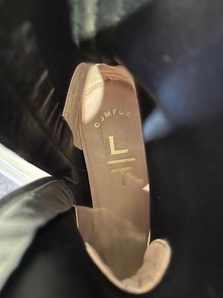 Botines de piel suave con cuña negros