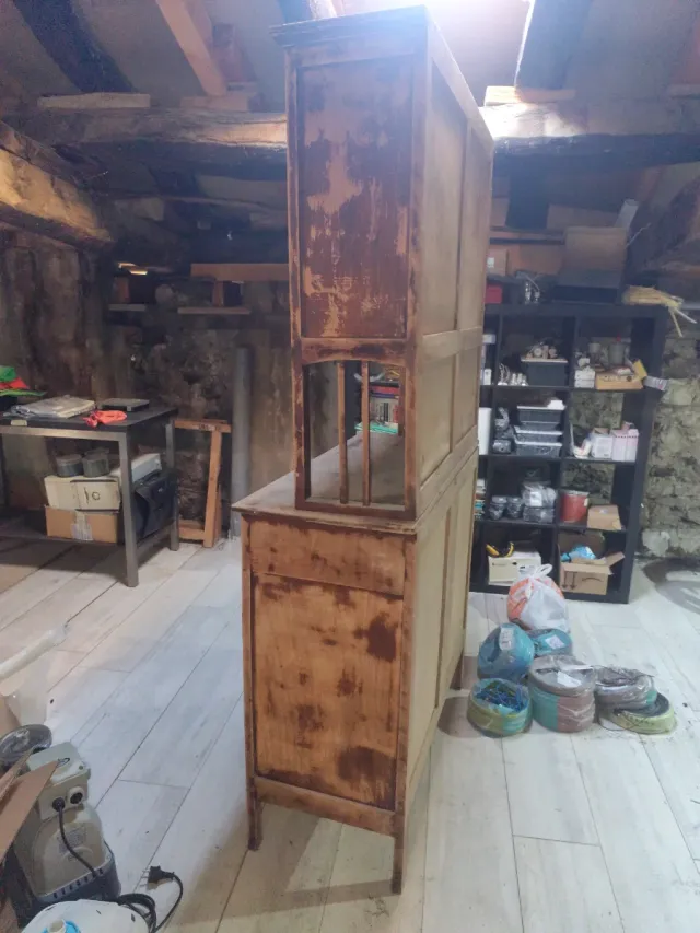 Alacena de madera y cristal