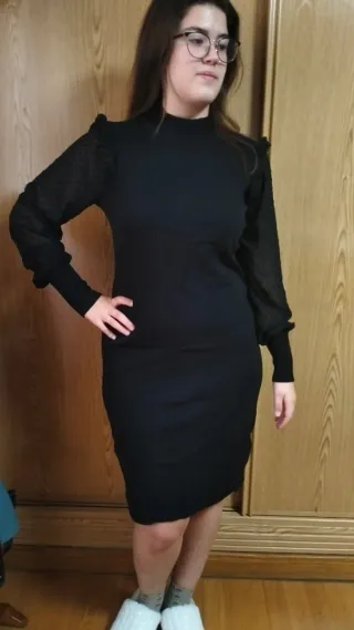 Vestido fiesta negro manga abullonada y transparen