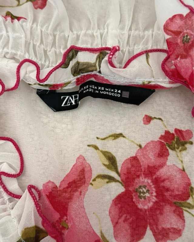 Blusa Zara floral manga larga