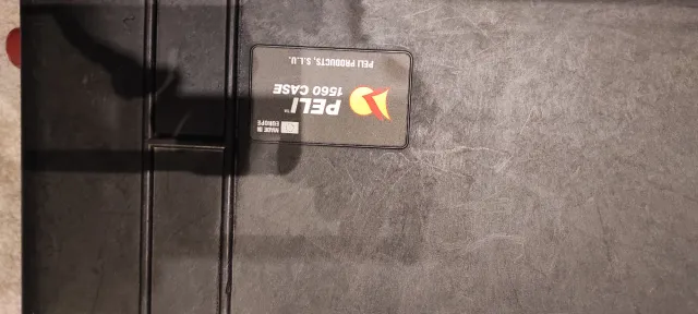 Maleta Pelikan Negra con detalles Naranja