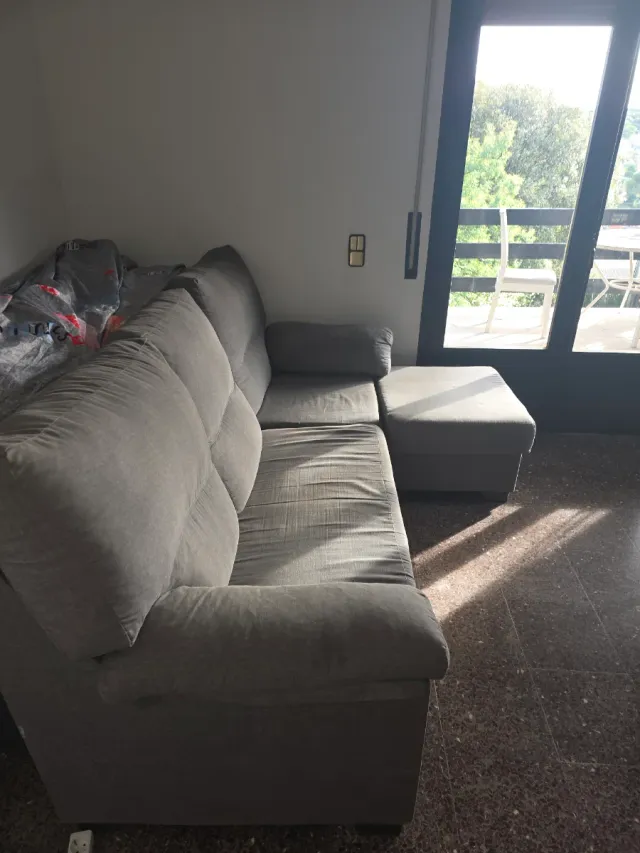 Sofá chaise longue gris tela